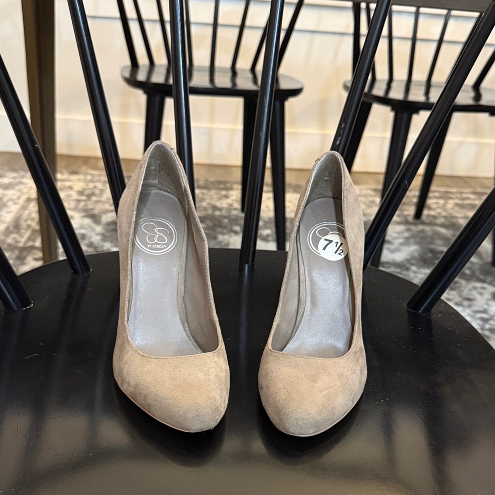 Jessica Simpson Taupe Heels